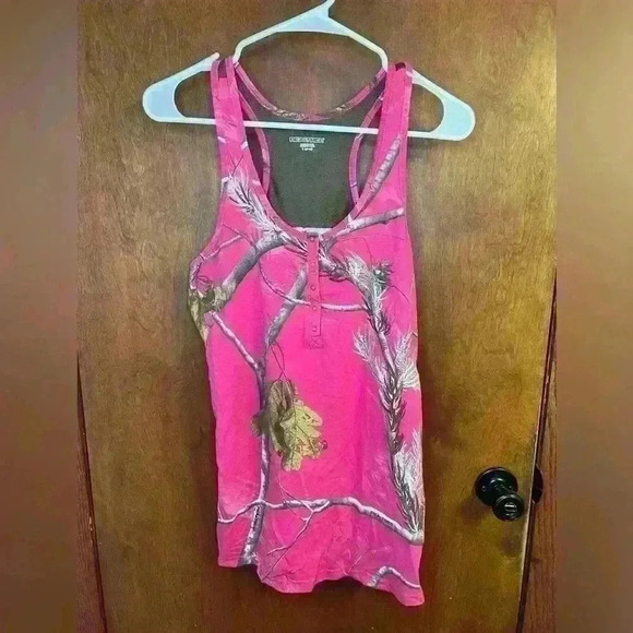 Women’s Realtree Pink Camo Tank Top - Picture 1 of 3